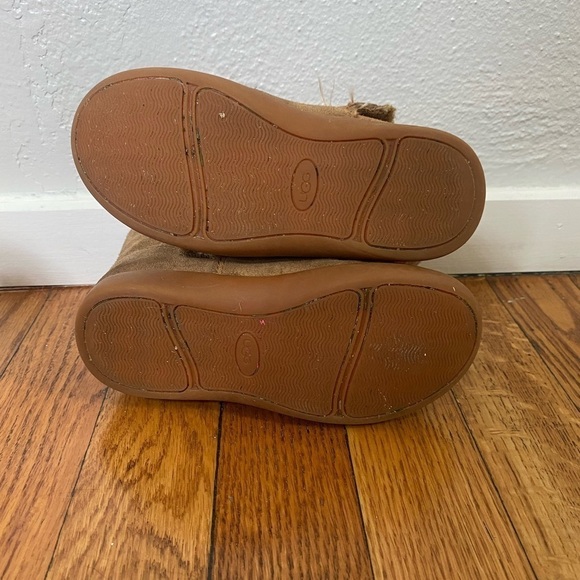UGG Toddler Classic Camel Boots Size 10 - Picture 9 of 9